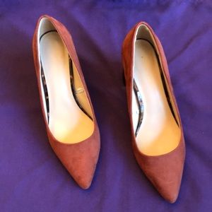 Ann Taylor heels, brown, tortoise design, size 6
